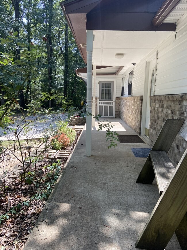 Building Photo - 18601 Honeysuckle Ln