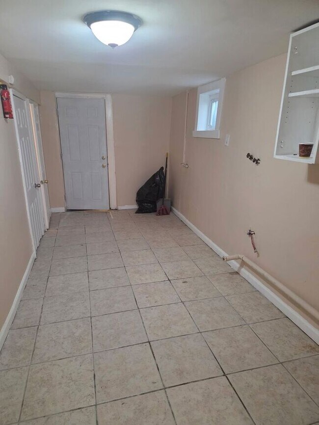 Building Photo - Spacious Newark Home – 7 Bedrooms, 2 Kitchens