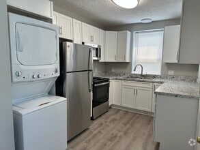 Building Photo - Adorable 2 bedroom, 1 1/2 bath duplex with...