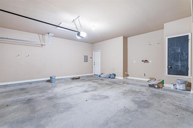 Building Photo - 620 Middle Creek Dr