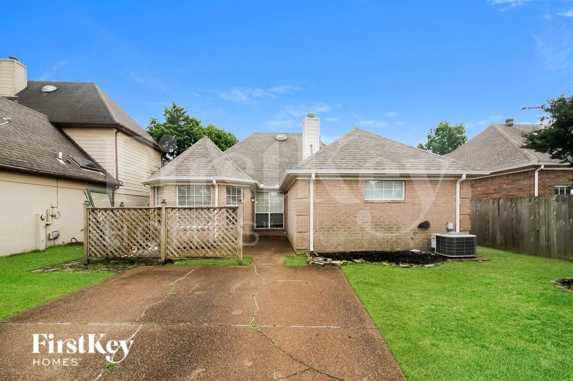 Building Photo - 8788 Overcup Oaks Dr