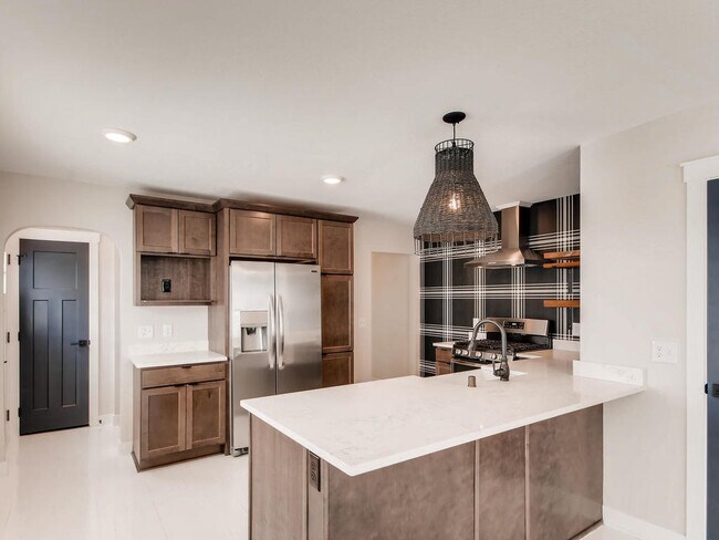 or entertain - 4661 Cedar Ave S