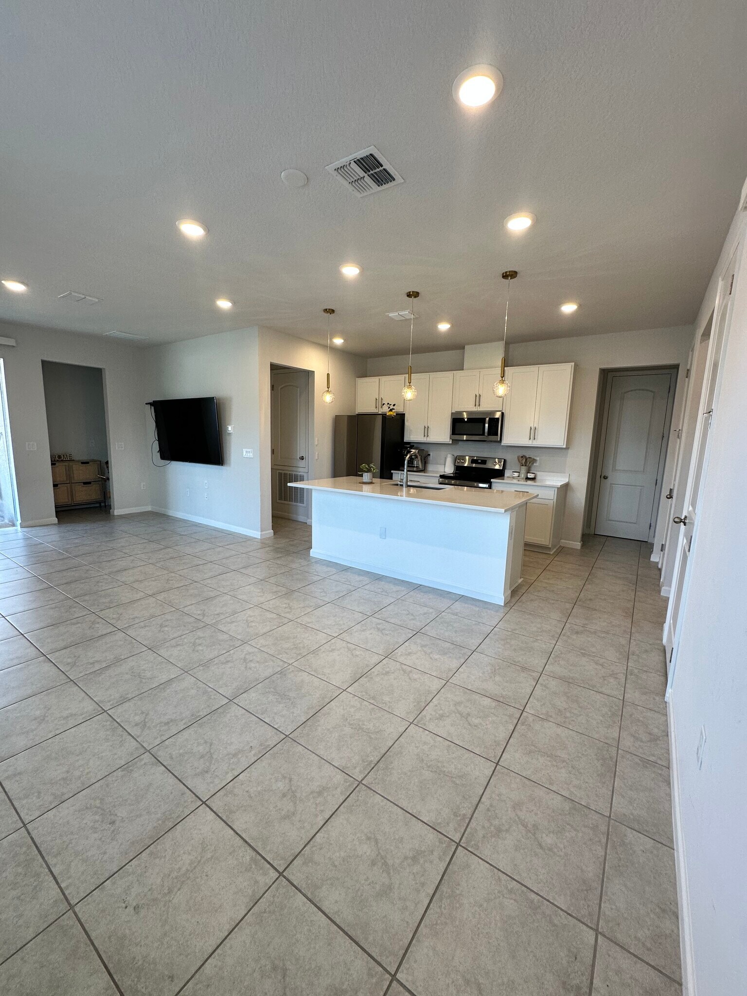 Building Photo - 904 Blue Creek Dr