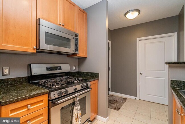 Building Photo - 851 N Glebe Rd