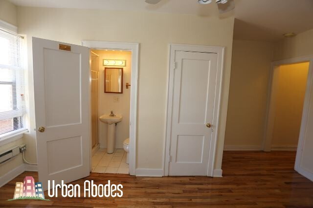 Building Photo - 545 W Wellington Ave