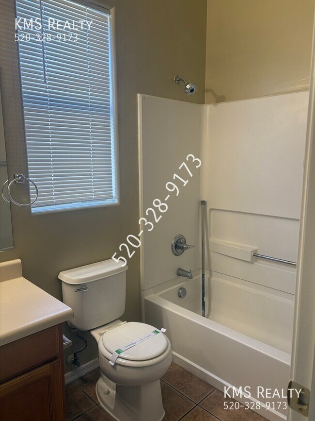 Building Photo - 3638 Drexel Manor Stra