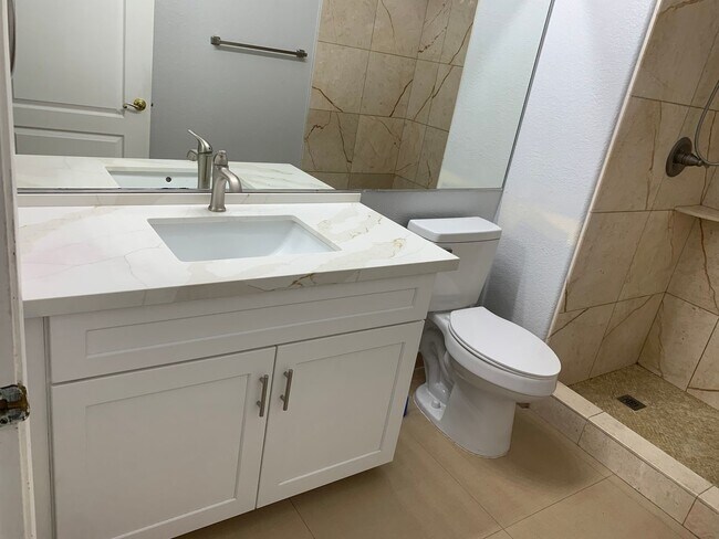 Building Photo - 3 bed, 2 bath, 2 car garage townhouse for ...