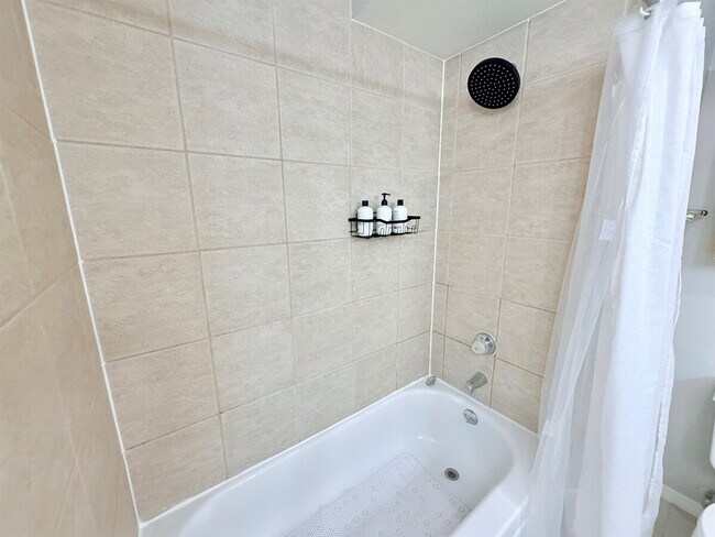 Building Photo - 6380 S Boston St