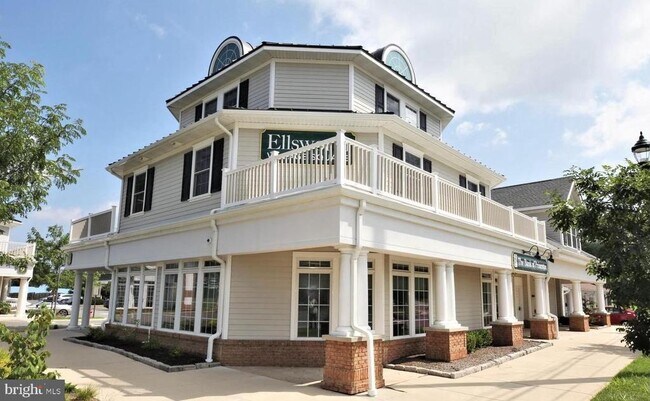 Building Photo - 11 Cranbury Rd