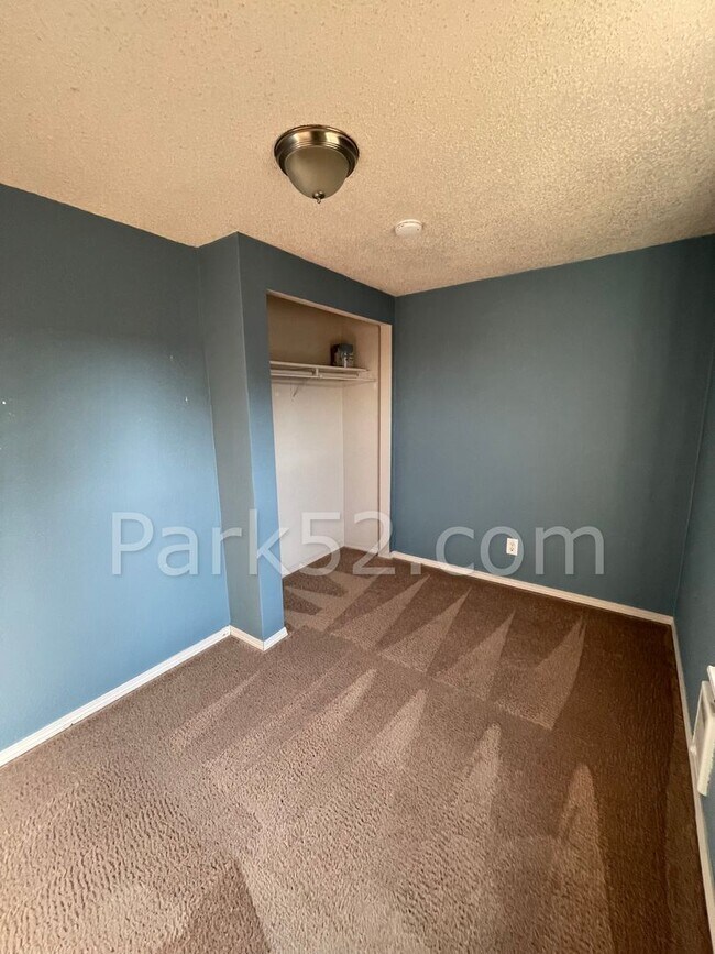 Building Photo - 3 Bedroom Tacoma Single Family Home- Pet Friendly!