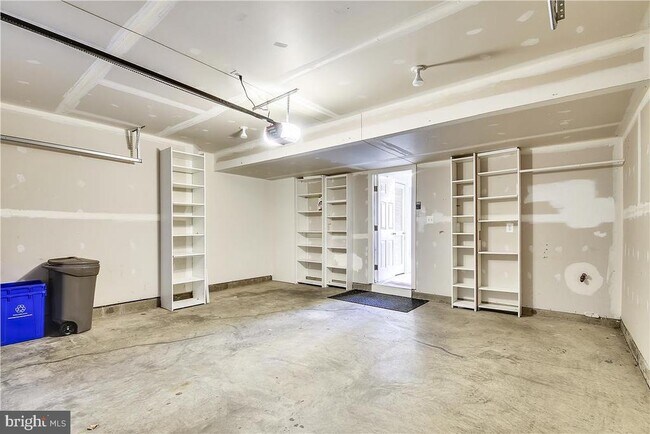 Building Photo - 12923 Benton Park Cir