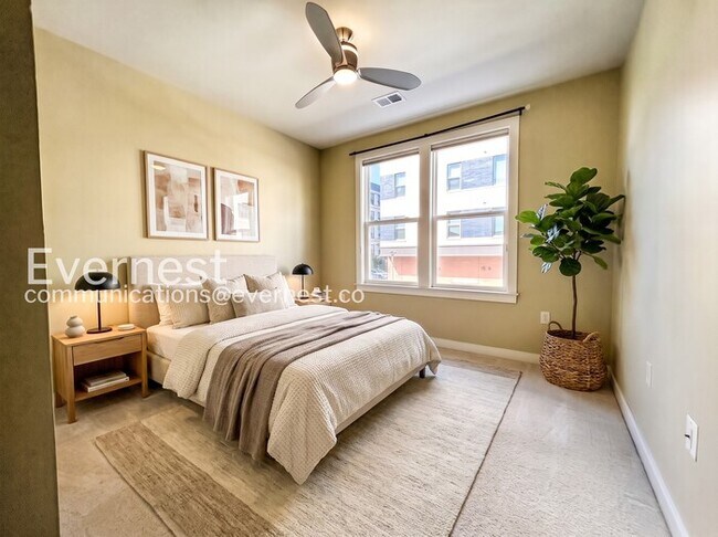 Building Photo - Spacious 3 Bed, 2.5 Bath Town Home with Attached Garage | Pet Friendly