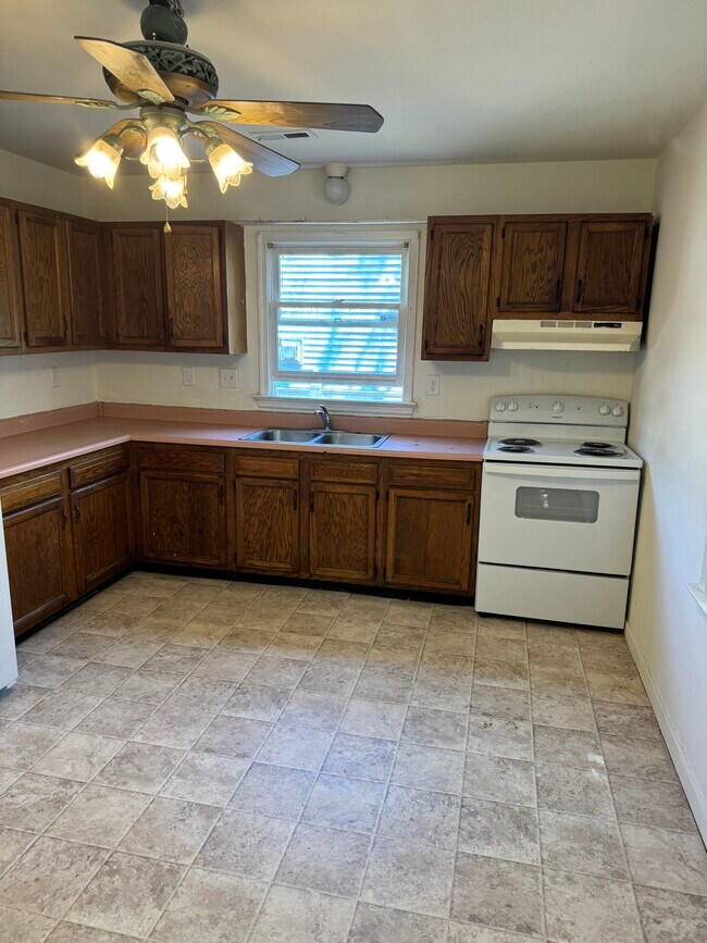 Building Photo - 6231 Manuel Ct
