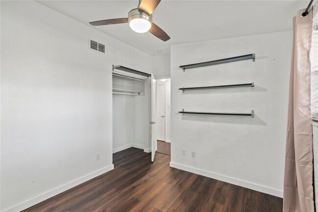 Building Photo - 2407 S Lois Ave