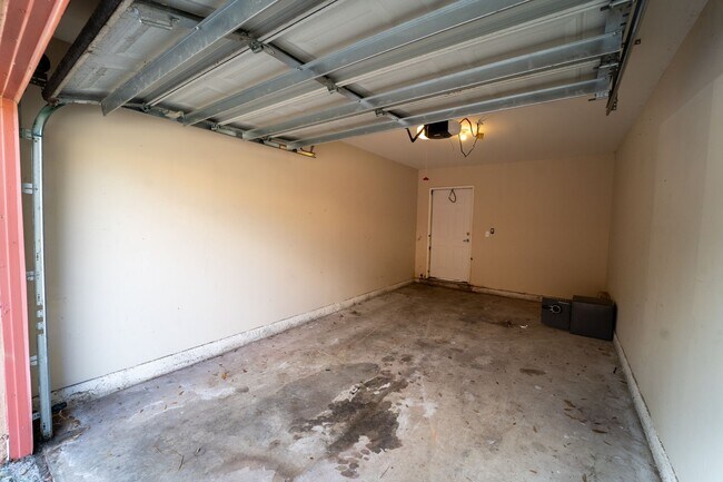 Building Photo - 3/2 Apartment with Garage