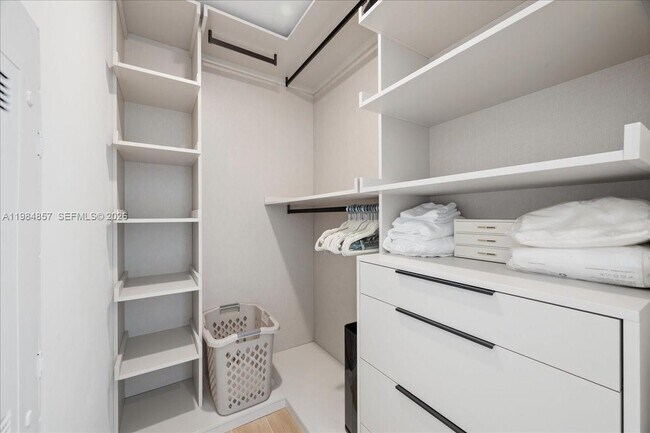 Building Photo - 2678 Tigertail Ave