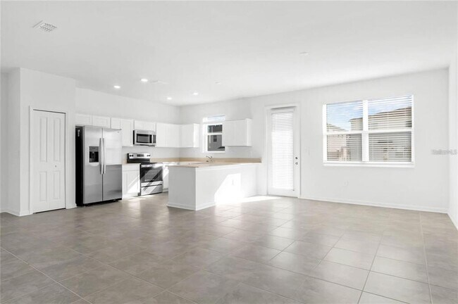Building Photo - 353 Bogey Dr