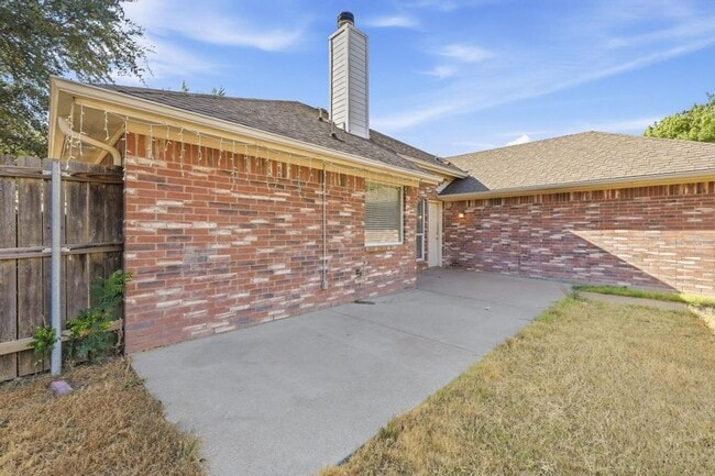 Building Photo - 100 Oak Hollow Ln