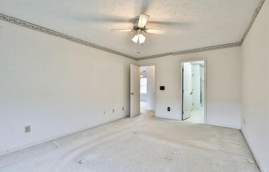 Building Photo - 4676 Court Yard Dr