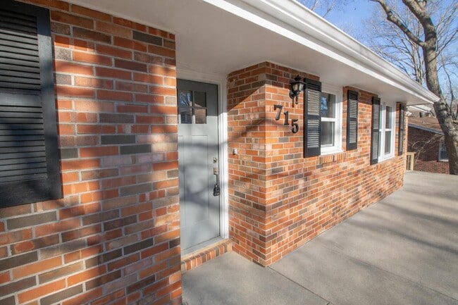 Building Photo - 715 Bluffdale Dr