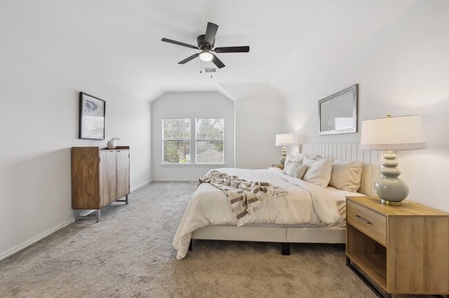 Building Photo - 609 W 20th St