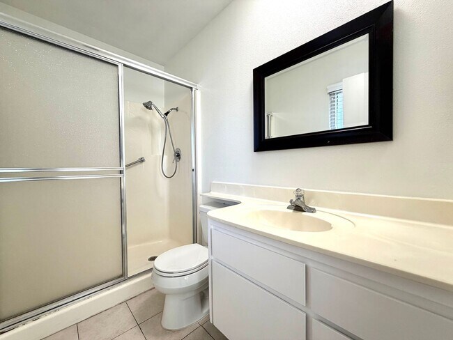 Building Photo - 55+ community-Move-in Ready 2 Bedroom 2 Bath Sun City Home!