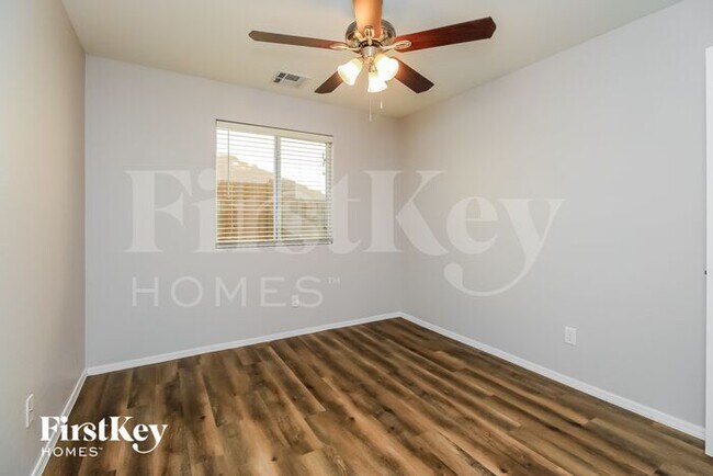 Building Photo - 1521 East Poncho Lane