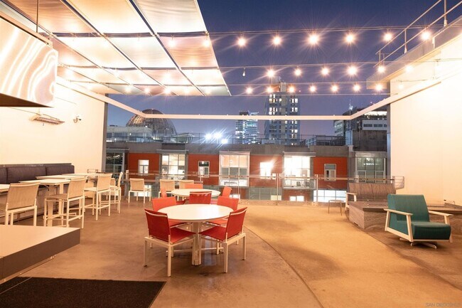 Building Photo - 1050 Island Ave