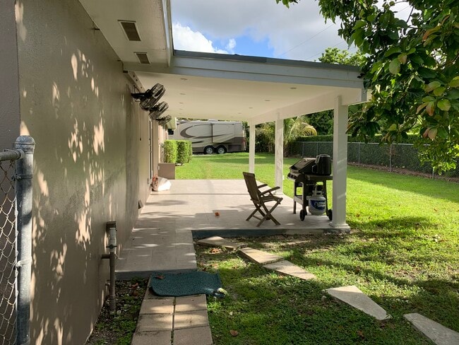 Building Photo - 10790 SW 88th Ave
