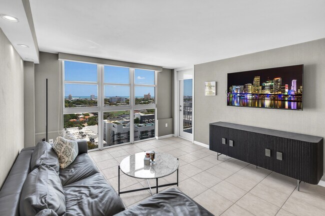 Building Photo - 1228 West Ave