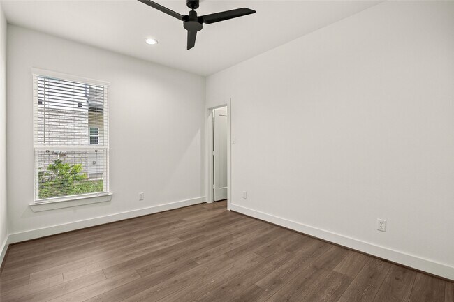 Building Photo - 2710 Bronze Vis Dr
