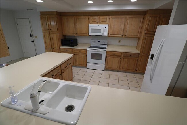 Building Photo - 5424 Saddlebrook Way
