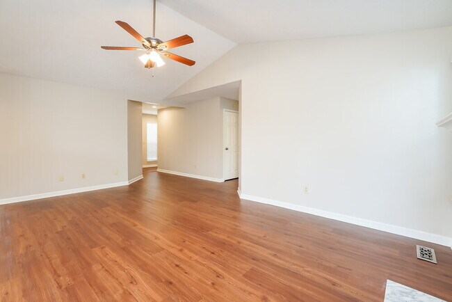 Building Photo - 1019 Cedar Creek Village Rd