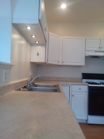 Building Photo - 914 Front St