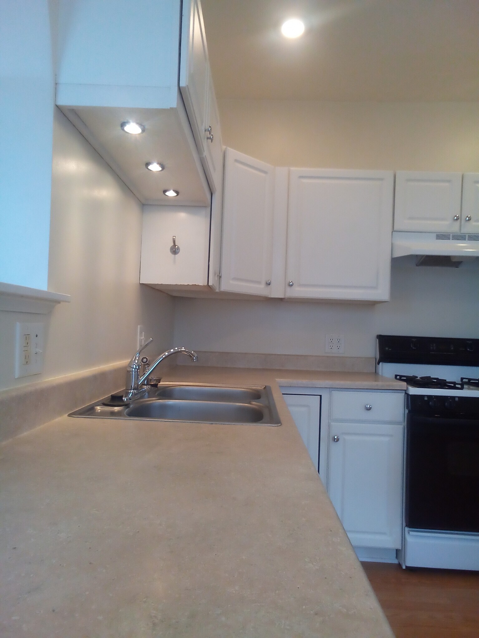 Building Photo - 914 Front St