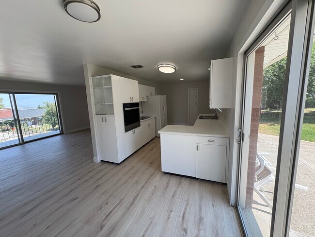 Building Photo - 1833 S Jeri Dr