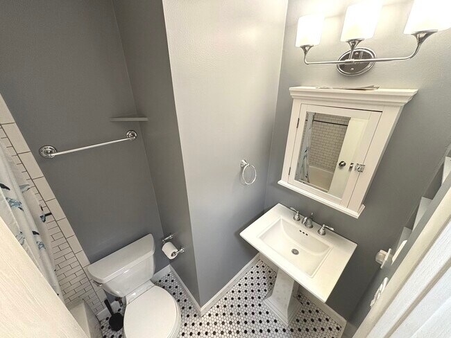 Building Photo - 2114 Southwind Cir