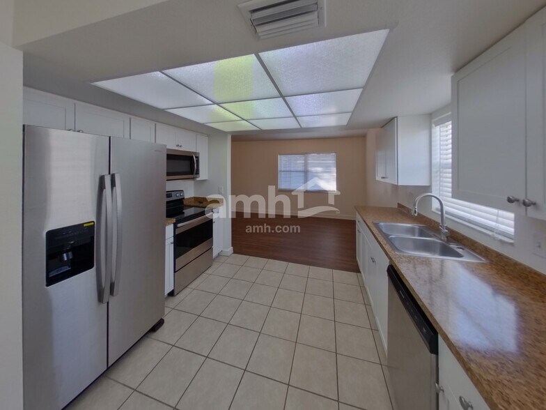 Building Photo - 6707 64th Ln E