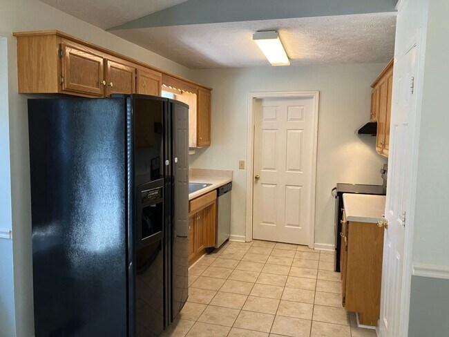 Building Photo - 308 Vernon Traylor Dr