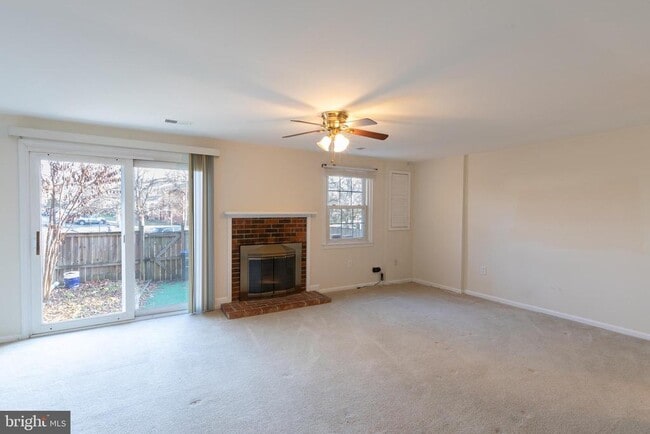 Building Photo - 8132 Sleepy View Ln