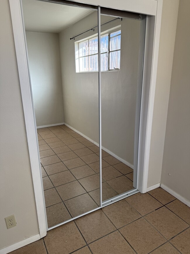 Building Photo - 1029 Lomaland Dr