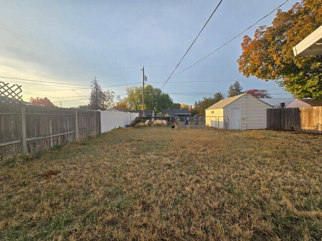 Building Photo - NEWLY RENOVATED Shadle 4 bedroom 2 bath