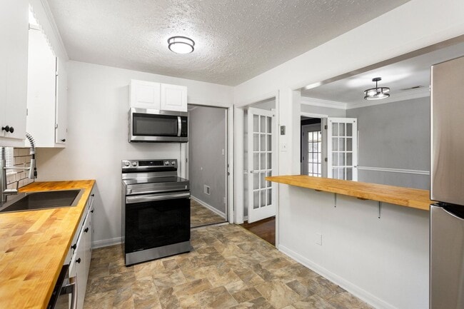 Building Photo - Charming Renovated 3-Bedroom Home in River...