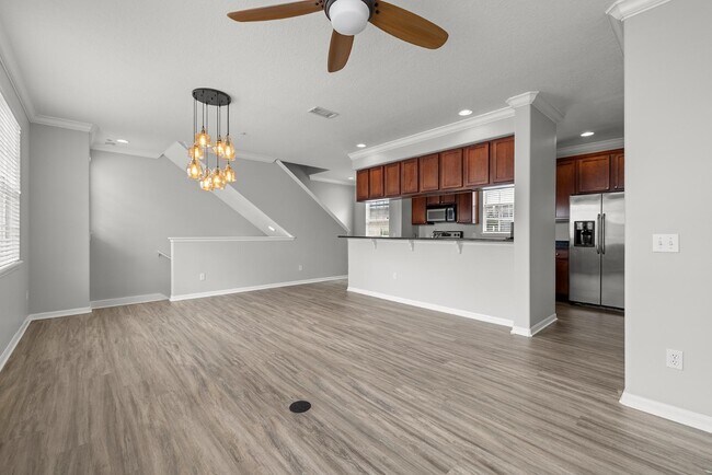 Building Photo - 509 S Matanzas Ave