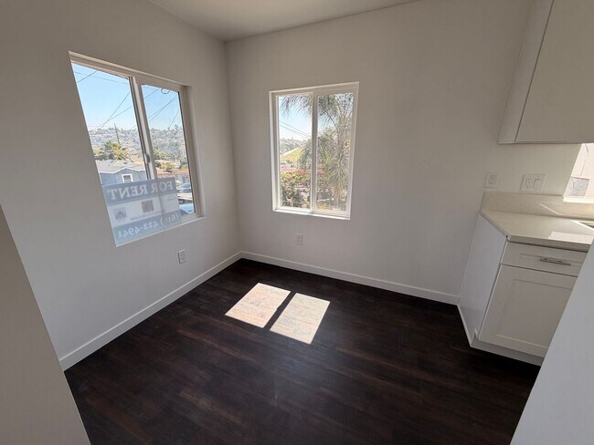 Building Photo - Fully Renovated 2BD/1BA Apartment in San Diego – Parking Included – $2,500/mo