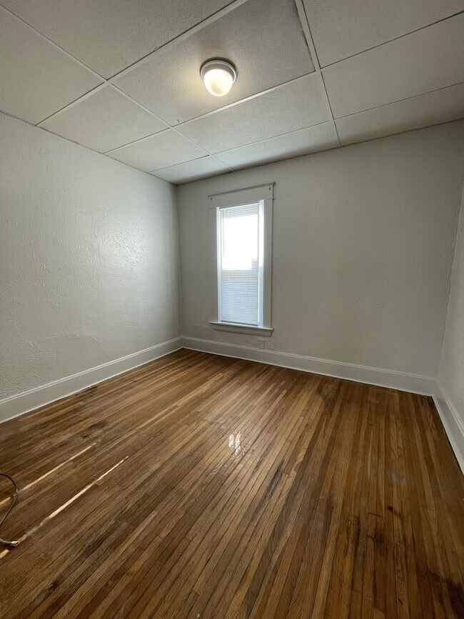 Building Photo - 542 Bronson Ave