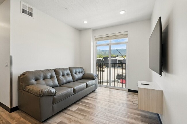 Building Photo - Harding Ave Lofts