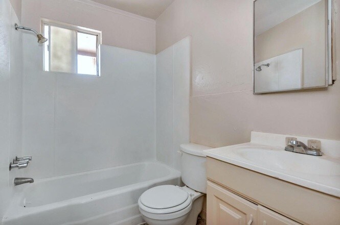 Building Photo - 621 N 30th Pl