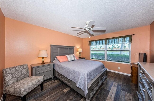 Building Photo - 6100 Bahia Del Mar Cir N