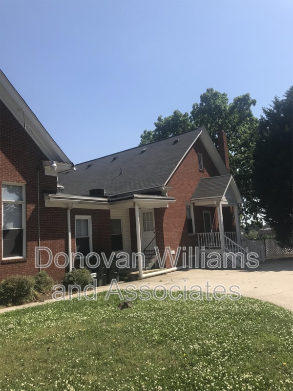 Building Photo - 135 E Wilson Ave